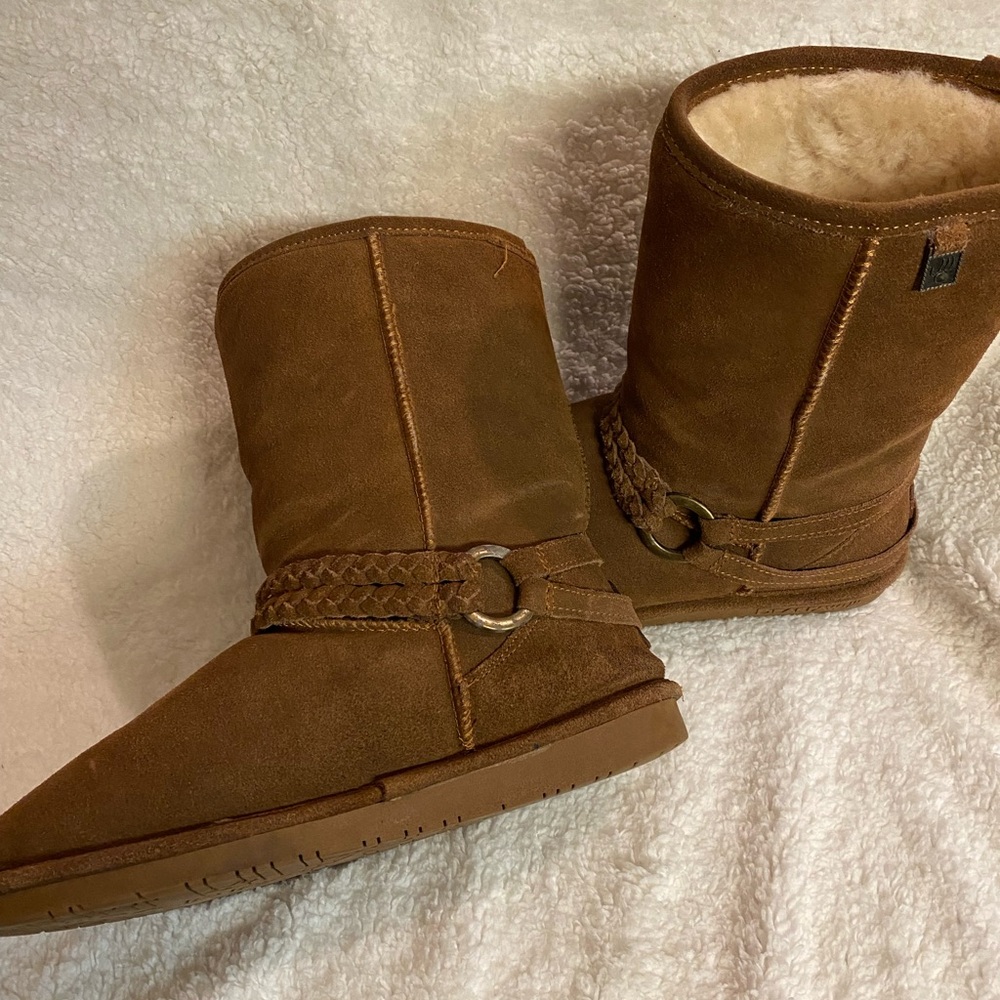 Women’s Brown Bearpaw mid calf boots. Size 9